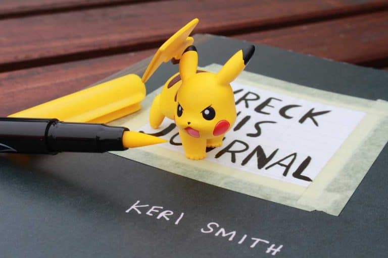 Pokemon Ausmalbilder für Kinder Pikachu auf Buch